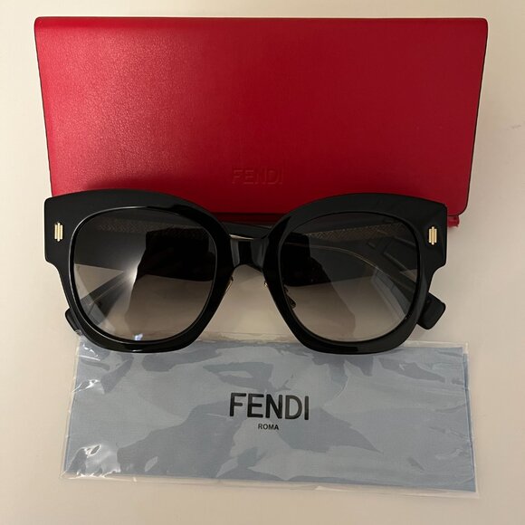 Fendi Sunglasses - Picture 2 of 6